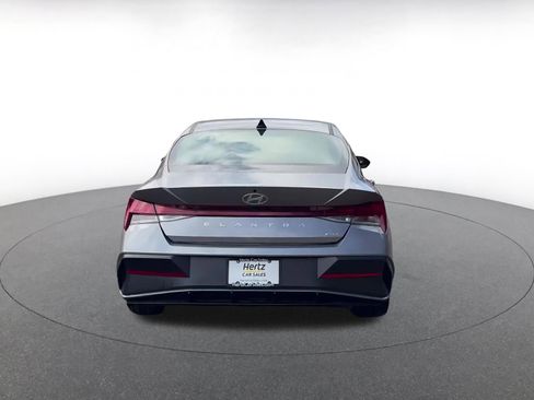 Used 2025 Hyundai Elantra Limited image 12