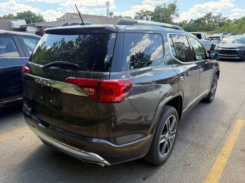 Used 2018 GMC Acadia Denali w/ Technology Package FWD image 2