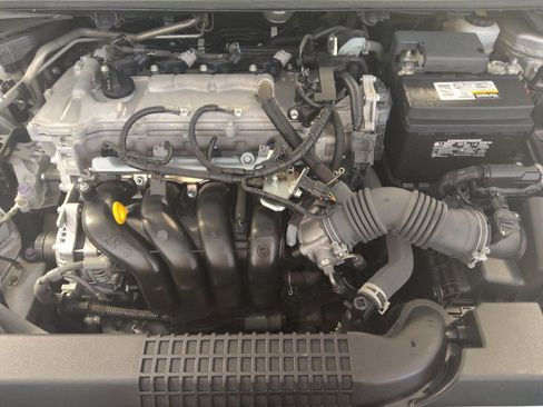 Used 2021 Toyota Corolla LE FWD image 30