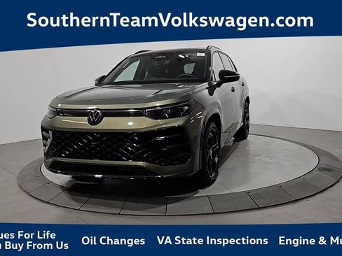 New 2026 Volkswagen Tiguan SE R-Line FWD image 1