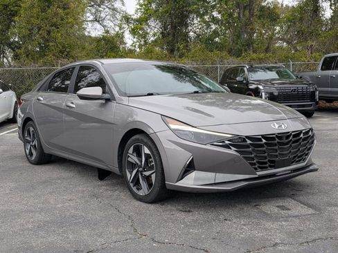 Used 2023 Hyundai Elantra Limited image 4