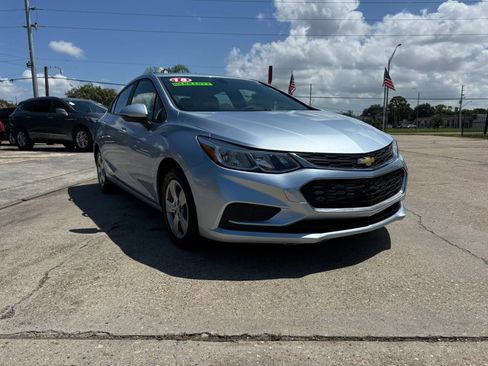 Used 2018 Chevrolet Cruze LS FWD image 3
