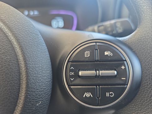 Certified 2025 Kia Soul LX w/ LX Technology Package FWD image 23