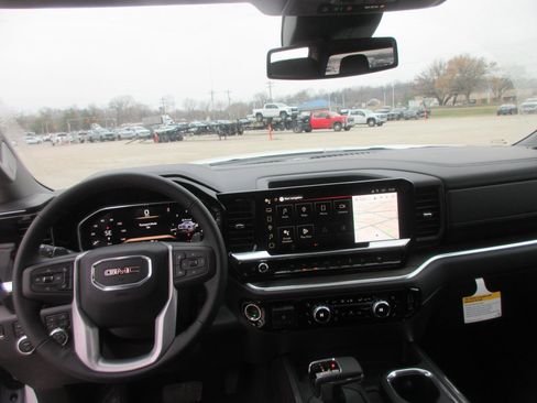 New 2026 GMC Sierra 1500 SLT image 17