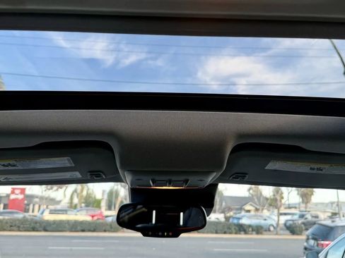 Used 2018 Chevrolet Trax Premier w/ Midnight Edition image 19