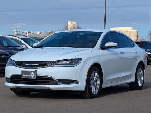 Used 2015 Chrysler 200 Limited image 8