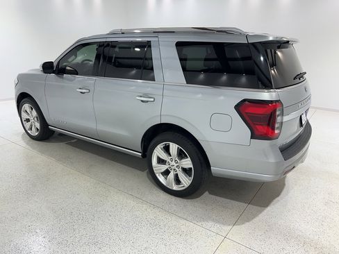 Used 2023 Ford Expedition Platinum image 3