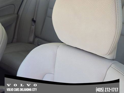 Certified 2024 Volvo V60 B5 Cross Country Plus w/ Protection Package Premier image 14