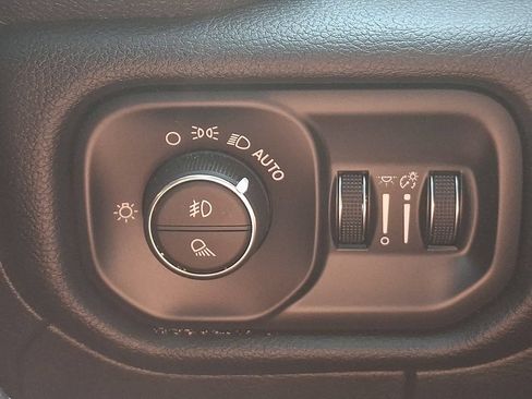 Used 2022 RAM 1500 Laramie AWD/4WD image 24