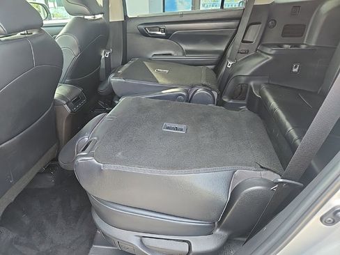 Used 2022 Toyota Highlander XLE image 90