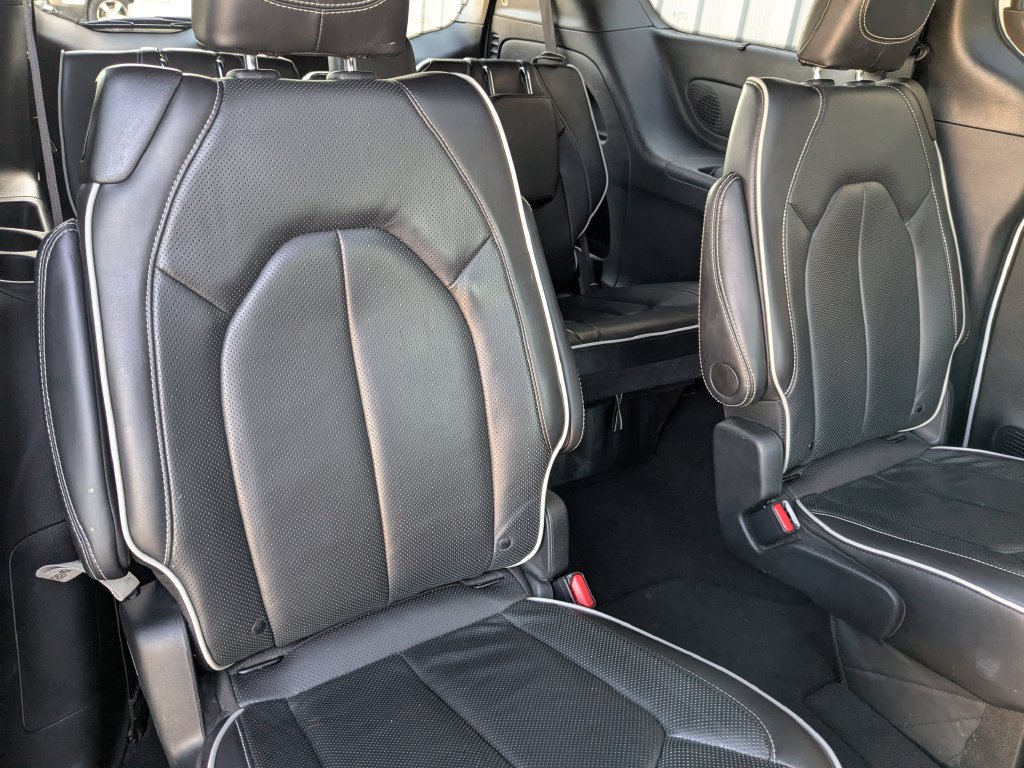 Used 2025 Chrysler Pacifica Limited FWD image 32