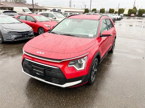 Used 2024 Kia Niro EX image 3