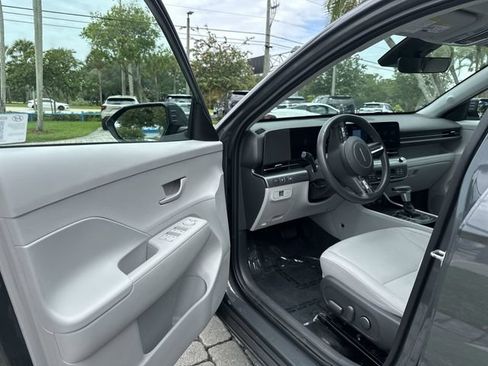 Used 2025 Hyundai Kona SEL FWD image 22