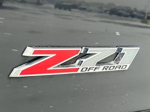 Used 2018 Chevrolet Silverado 2500 LTZ w/ Midnight Edition image 13