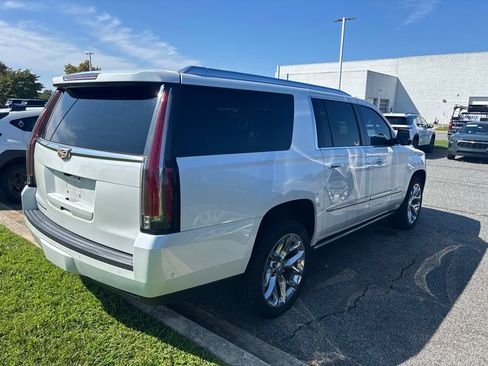 Used 2019 Cadillac Escalade ESV Premium Luxury AWD/4WD image 10