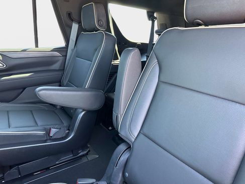 Used 2022 GMC Yukon SLT w/ SLT Luxury Package image 16