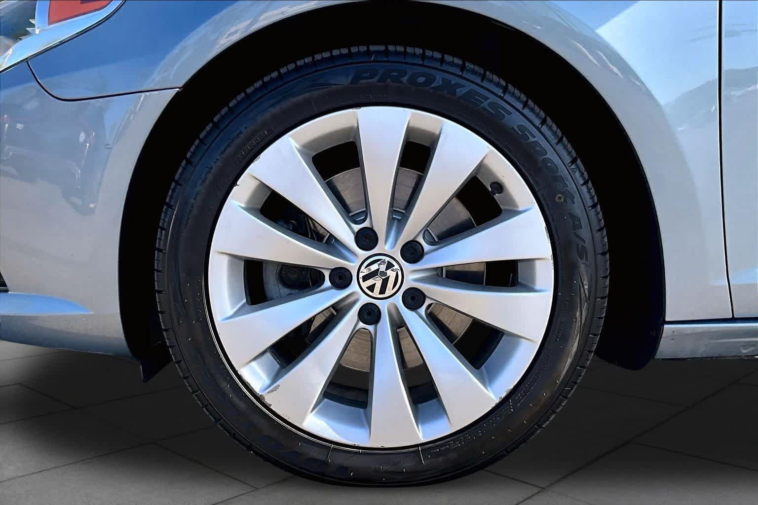 Used 2009 Volkswagen CC Sport FWD image 7