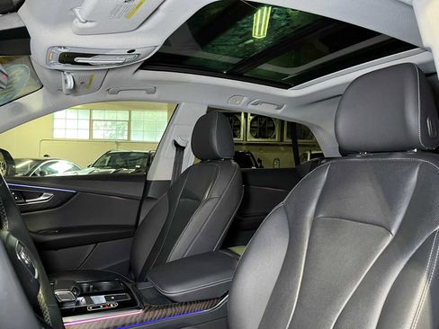 Used 2022 Audi Q8 Premium Plus w/ Premium Plus Package image 23