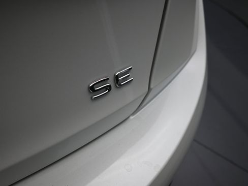 Used 2025 Volkswagen Jetta SE w/ Black Wheel Package image 12