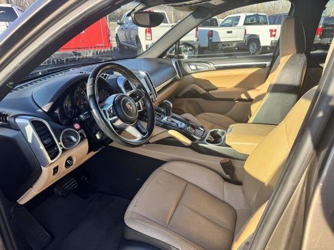 Used 2016 Porsche Cayenne AWD/4WD image 6