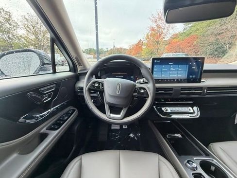 New 2026 Lincoln Corsair Premiere image 9