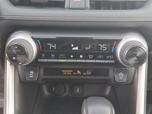 Used 2021 Toyota RAV4 XLE w/ Carpet Mat Package (TMS) AWD/4WD image 23