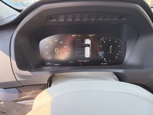 Used 2018 Volvo XC90 T6 Momentum w/ Convenience Package AWD/4WD image 9