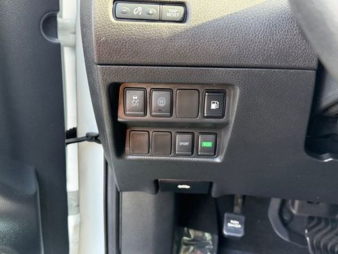 Used 2020 Nissan Rogue S FWD image 31