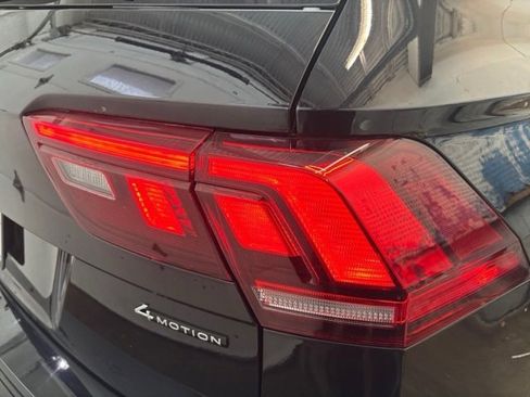 Used 2022 Volkswagen Tiguan SE R-Line image 7