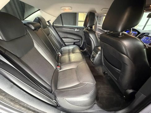 Used 2018 Chrysler 300 Limited RWD image 34