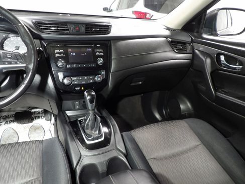 Used 2017 Nissan Rogue SV image 12