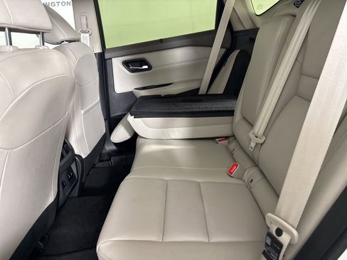 Used 2025 Nissan Rogue SL w/ Tech Package image 22