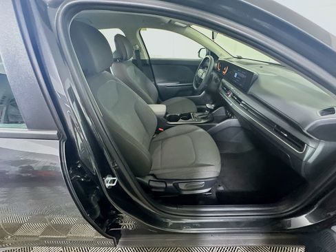 Used 2025 Kia K4 LXS image 32