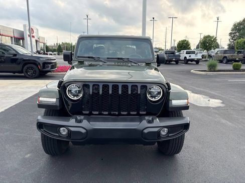 Used 2022 Jeep Gladiator Sport AWD/4WD image 8