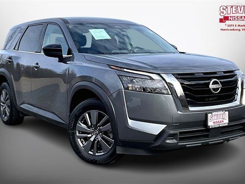 Used 2024 Nissan Pathfinder S image 1
