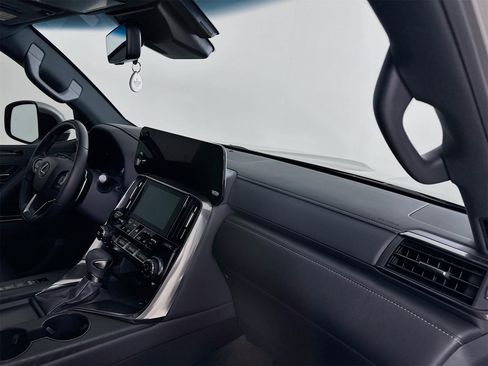 Used 2023 Lexus LX 600 4WD w/ Luxury Package image 33