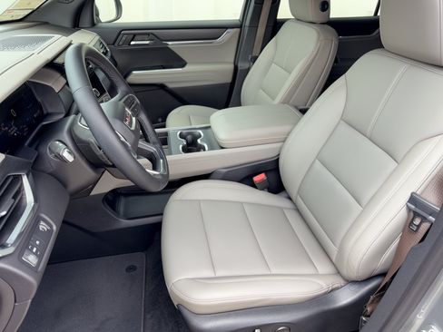 Used 2024 GMC Acadia Elevation FWD image 5