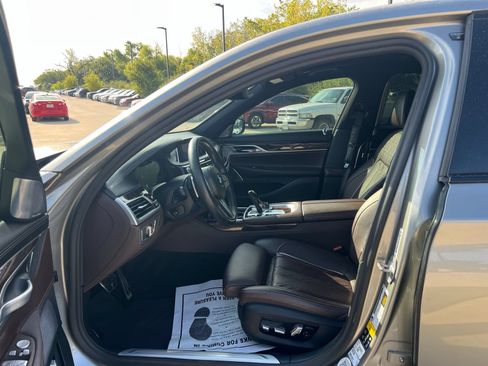 Used 2022 BMW 750i xDrive w/ Executive Package AWD/4WD image 26