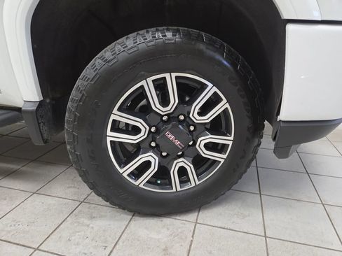 Used 2023 GMC Sierra 2500 AT4 AWD/4WD image 8