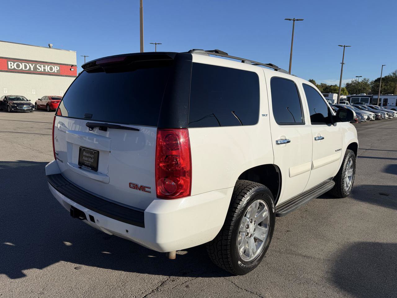 Used 2008 GMC Yukon SLT w/ SLT Preferred Equipment Group AWD/4WD image 3