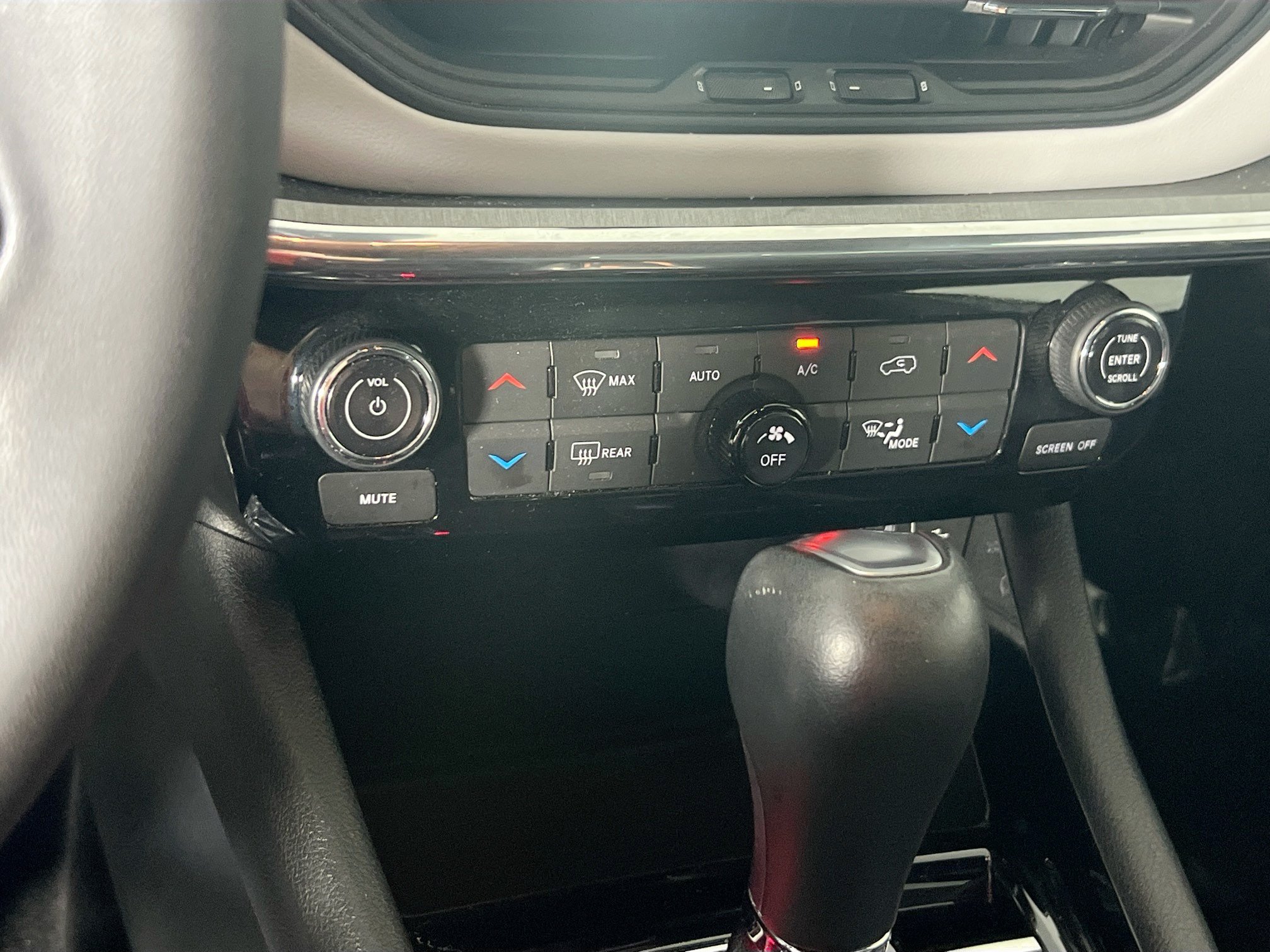 Used 2023 Jeep Compass Limited w/ Sun and Sound Group AWD/4WD image 15