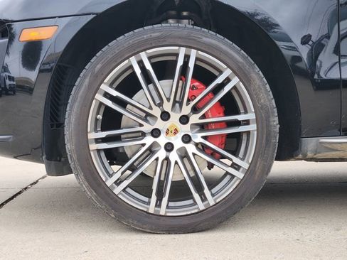 Used 2018 Porsche Macan Turbo image 11