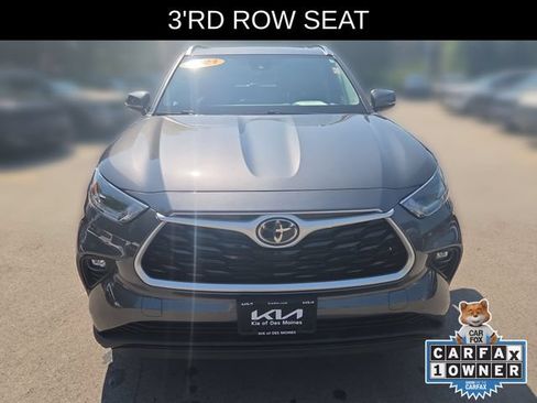 Used 2021 Toyota Highlander XLE AWD/4WD image 8