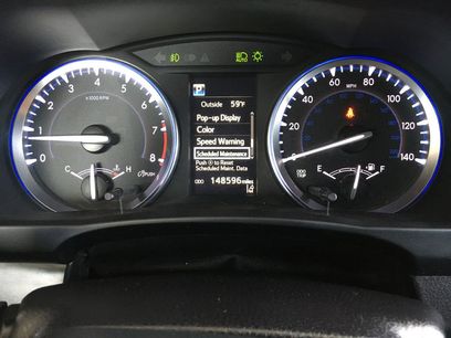 Used 2017 Toyota Highlander SE