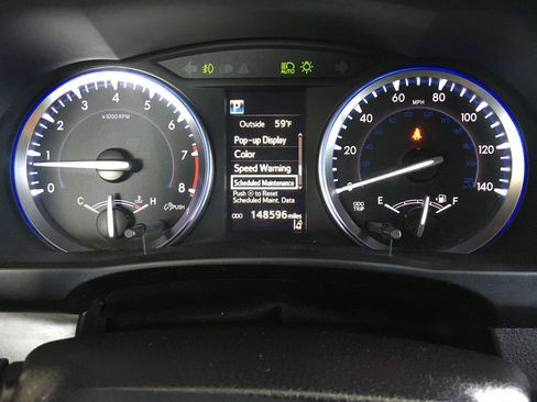 Used 2017 Toyota Highlander SE AWD/4WD image 2