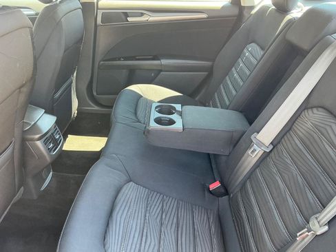 Used 2016 Ford Fusion SE FWD image 16