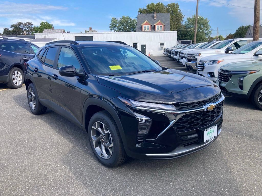 New 2026 Chevrolet Trax LT w/ LT Convenience Package FWD image 1