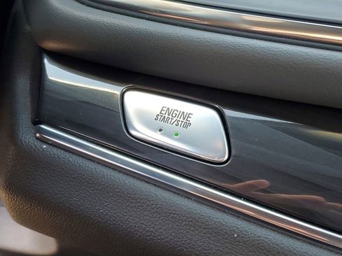 Used 2023 Buick Enclave Essence image 15