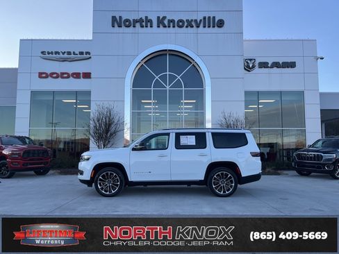 Used 2025 Jeep Wagoneer Series III w/ Premium Group I image 2