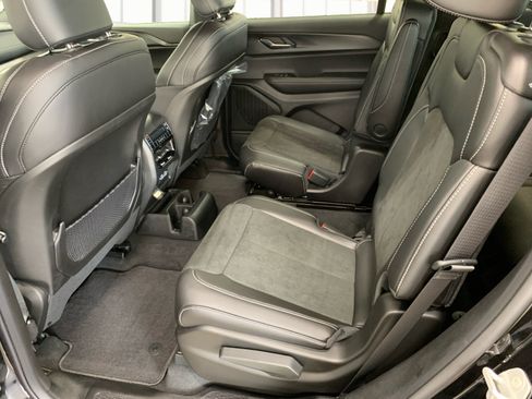 New 2025 Jeep Grand Cherokee L Altitude image 10